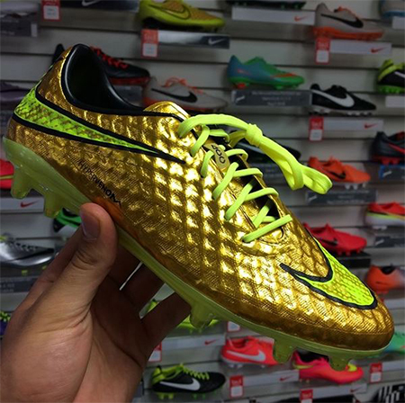 chaussure de neymar rose