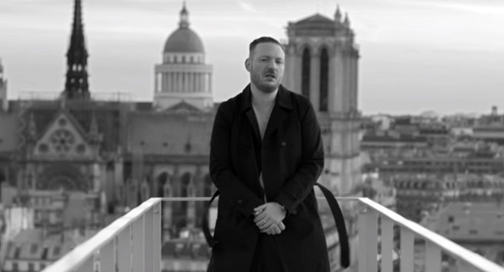 Flynt fait le « Dos rond » tout en rimes [VIDEOCLIP]