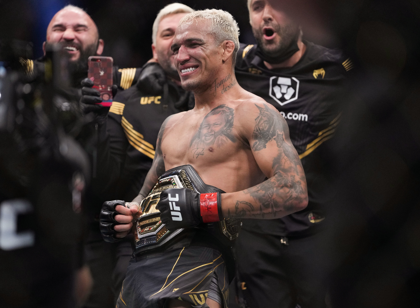 Pas rancunier, Khabib Nurmagomedov félicite Charles Oliveira