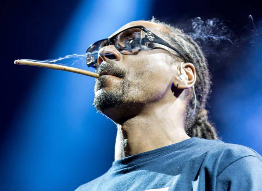 L'incroyable salaire versé par Snoop Dogg à son rouleur de joint !