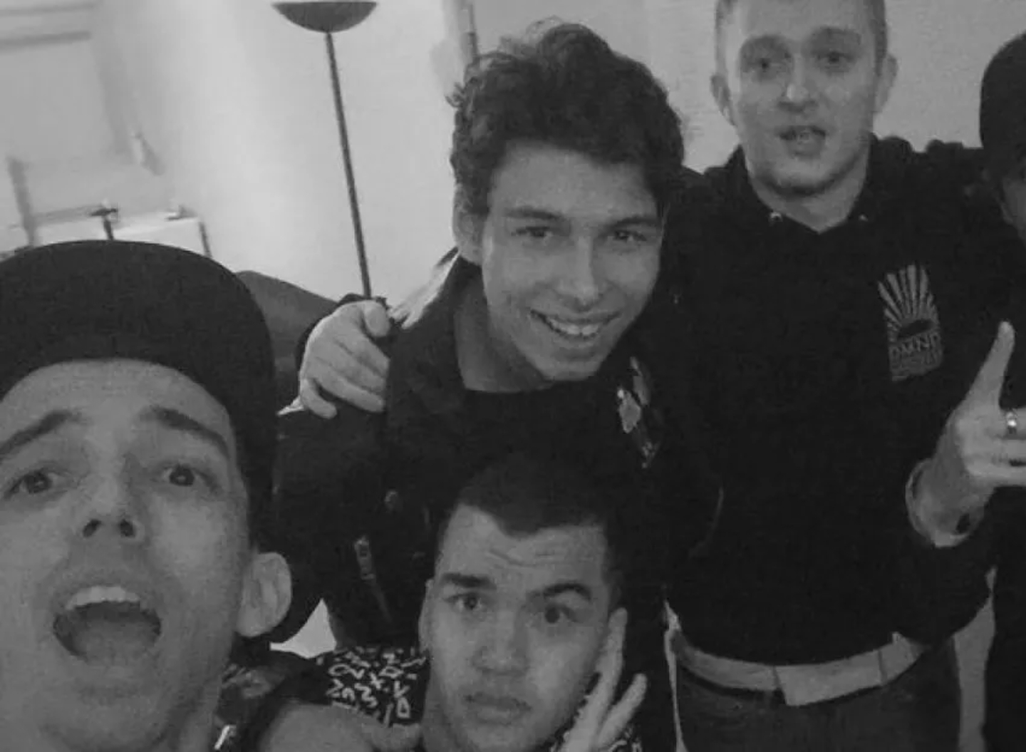 Bigflo Et Oli Feat Orelsan Vald : En featuring avec Bigflo et Oli, il se moque de leur histoire avec  Orelsan