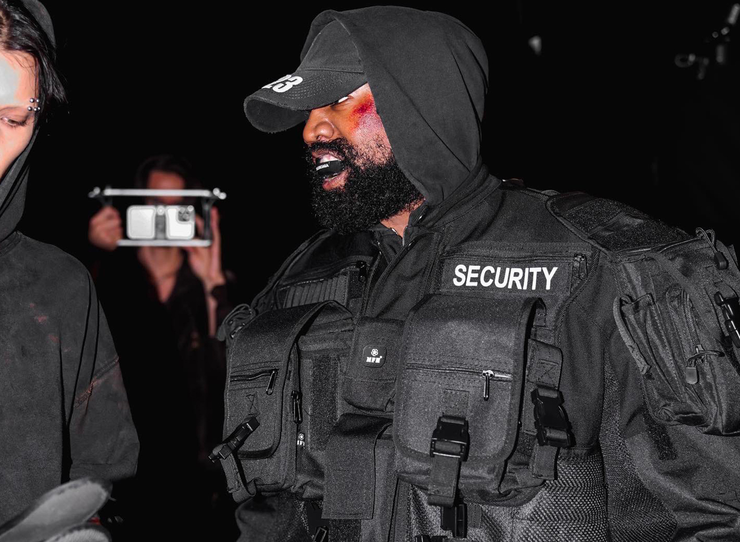 Fashion Week Kanye West défile pour Balenciaga