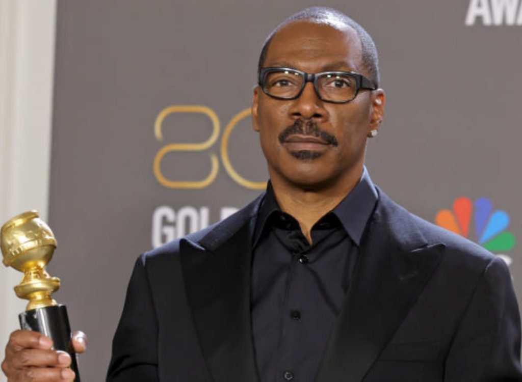 En direct des Golden Globes, Eddie Murphy se moque de Will Smith et de