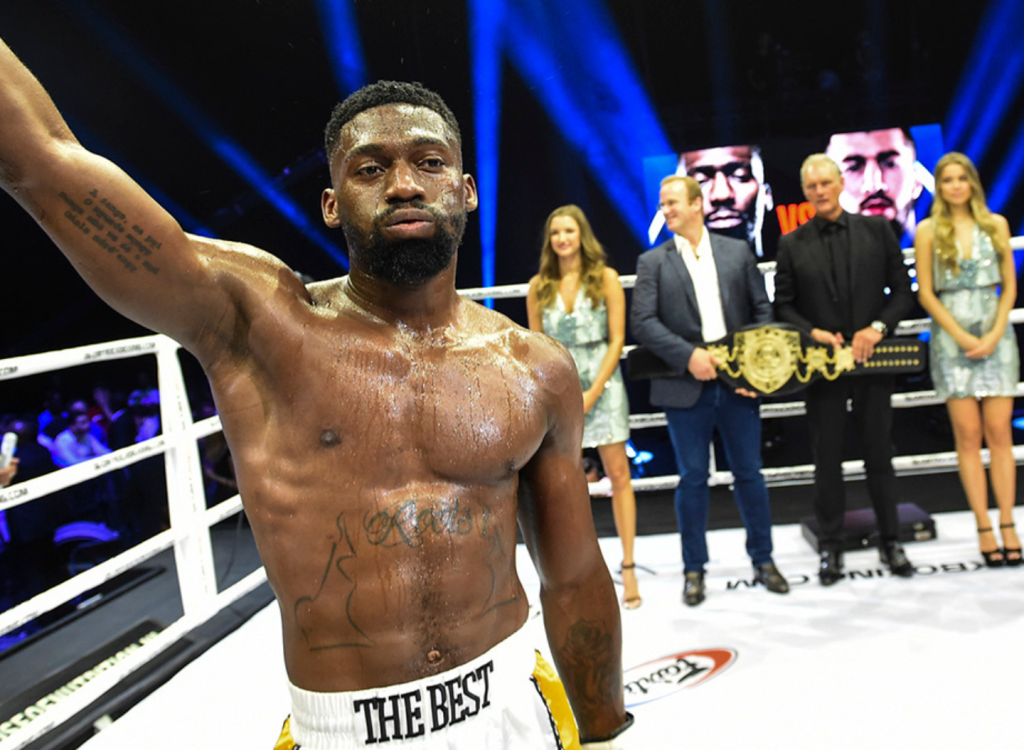 Le KO et la réaction incroyable de Cédric Doumbé au MMA GP