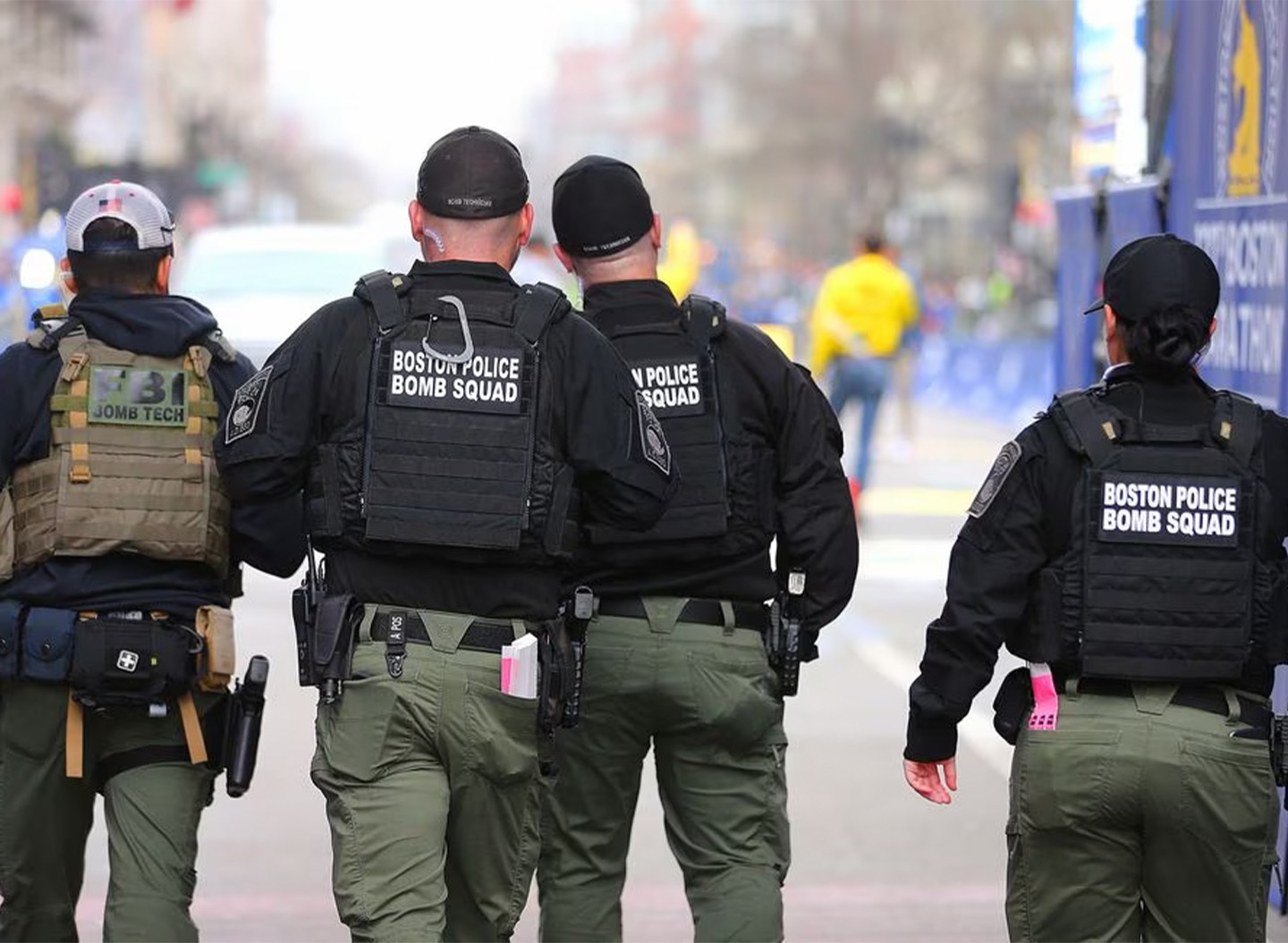 Un policier de Boston blessé en descendant un toboggan