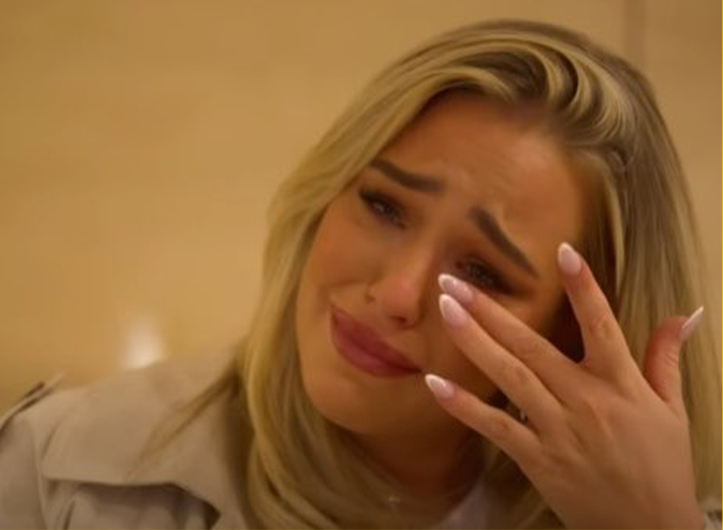 La femme de Riyad Mahrez en pleurs lors de son transfert en Arabie Saoudite